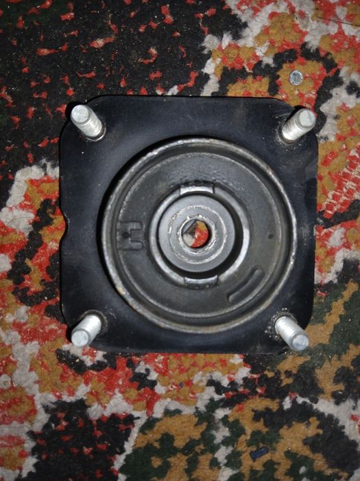 Запчасти на Мазда кронос