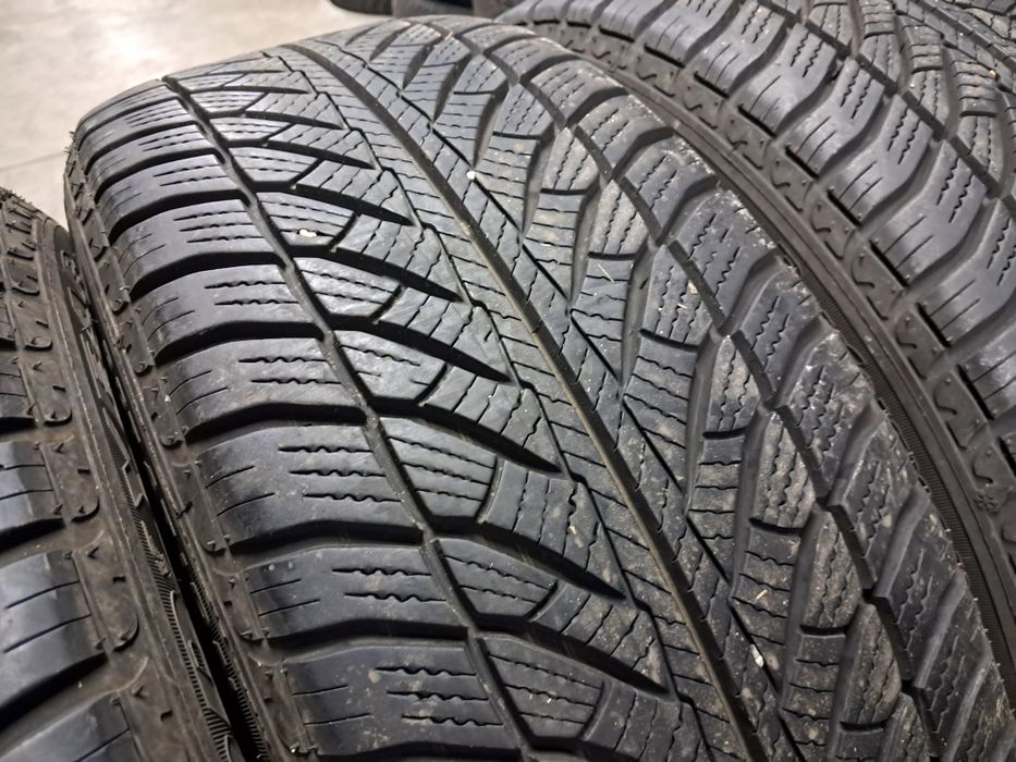 Anvelope second iarna 205 50 R17 Goodyear RFT * 7mm