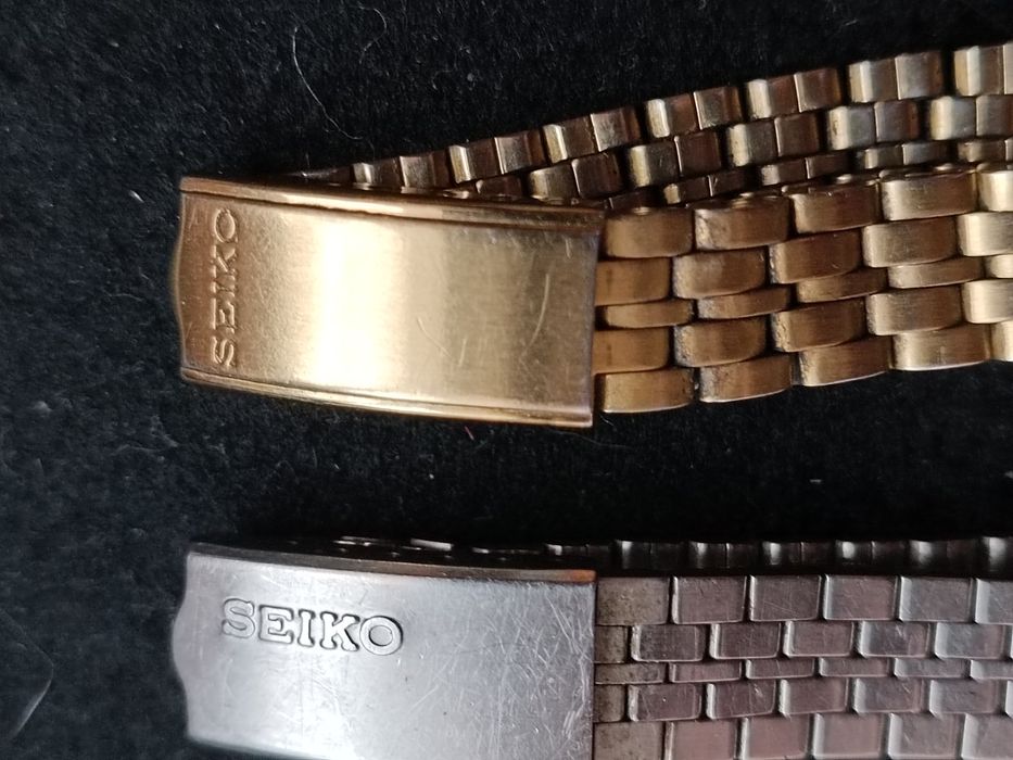 Дамски часовници Seiko -два броя