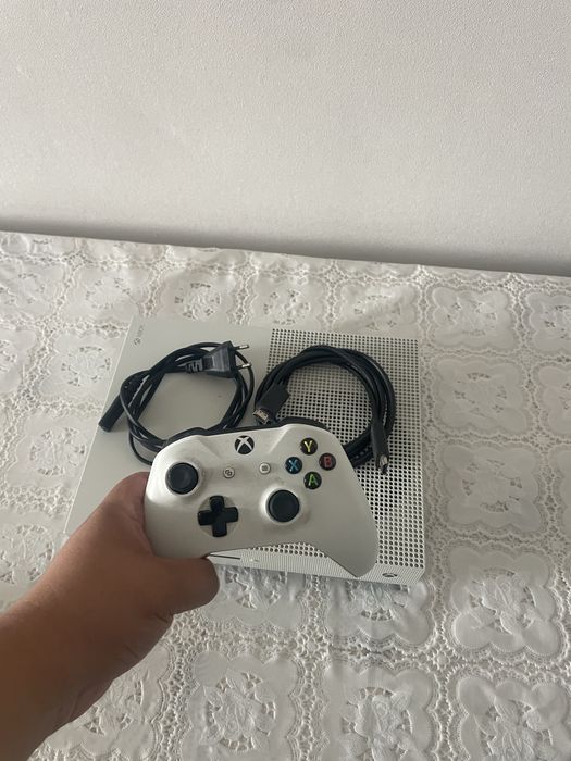 Продам Xbox one s 1 tb