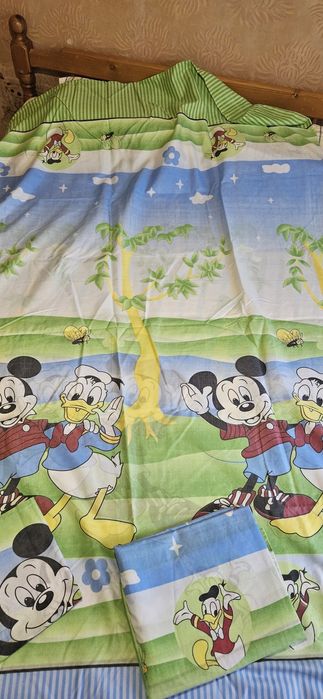 Единичен комплект чаршафи