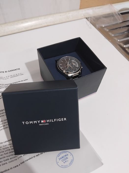 Ceas Tommy Hilfiger original – În garanție până în august 2027 – Aspect impecabil