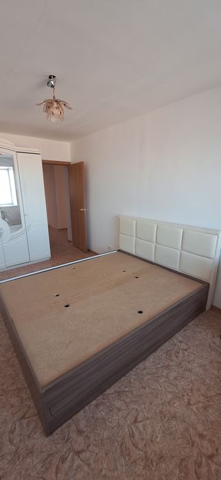 Кровать без матраса