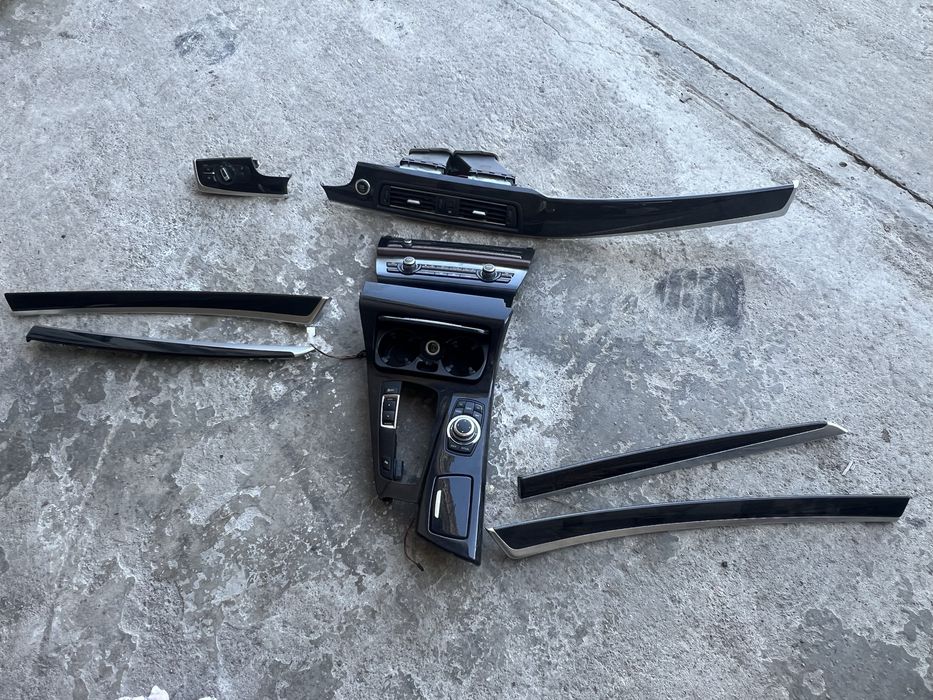 Интериорни лайсни BMW F10 F11 черен пиано лак