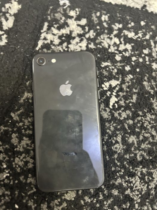 Vând iPhone 8 64gb