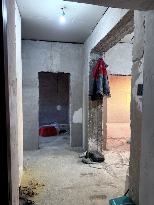 В Хиве 3х комнатная 75 кв Квартира продаётся. Коробка. 4/4/3.        .