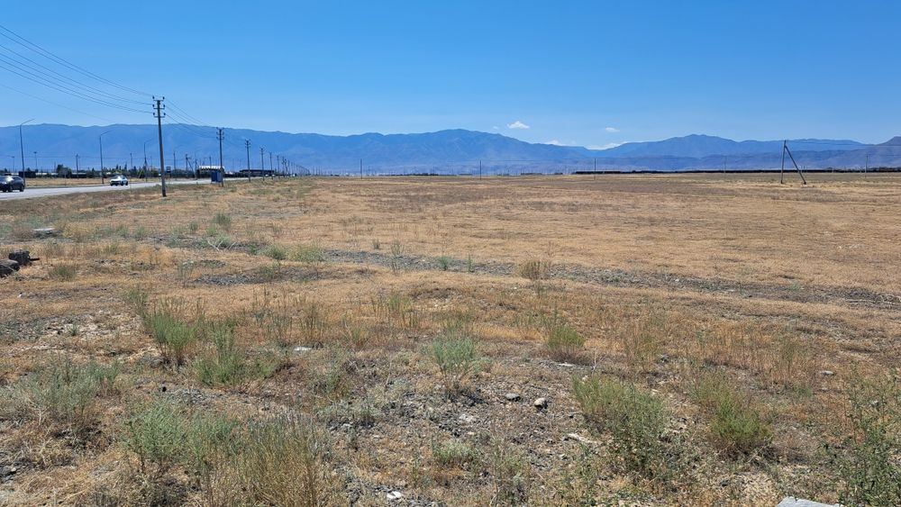 Продам участок на озере  Алакол