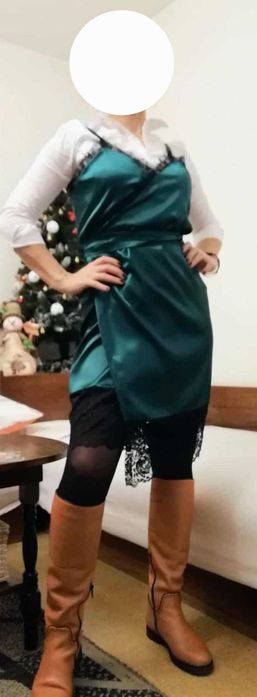 Рокля от сатен и дантела