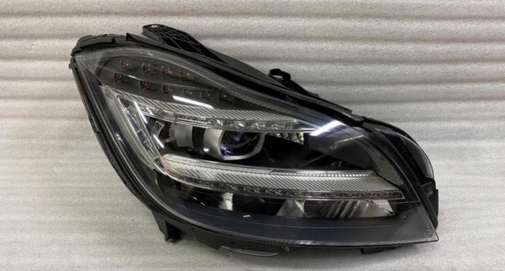 Мерцедес CLS W218 фарове оборудвани