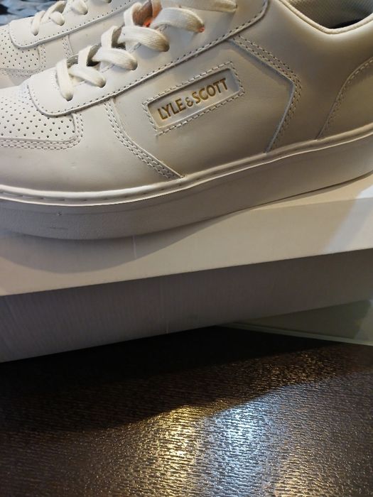 Страхотен модел на LYLE scott 42 носени 1 път