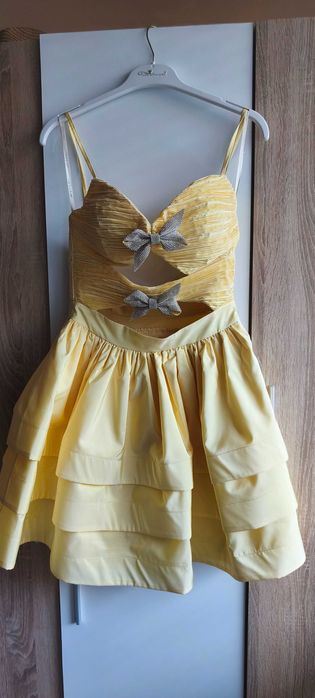 Официална пастелно жълта рокля
