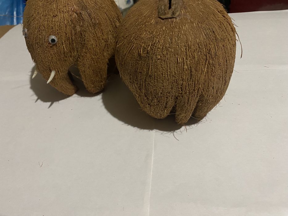 Сувениры копилки слоны из кокоса