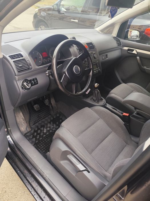 Volkswagen Touran 2.0 diesel, 5 locuri