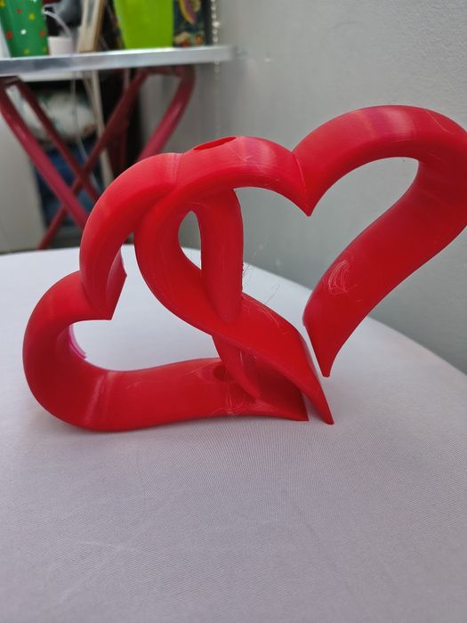 Подарък за 14 февруари, стойка за цвете във формата на преплетени сърц