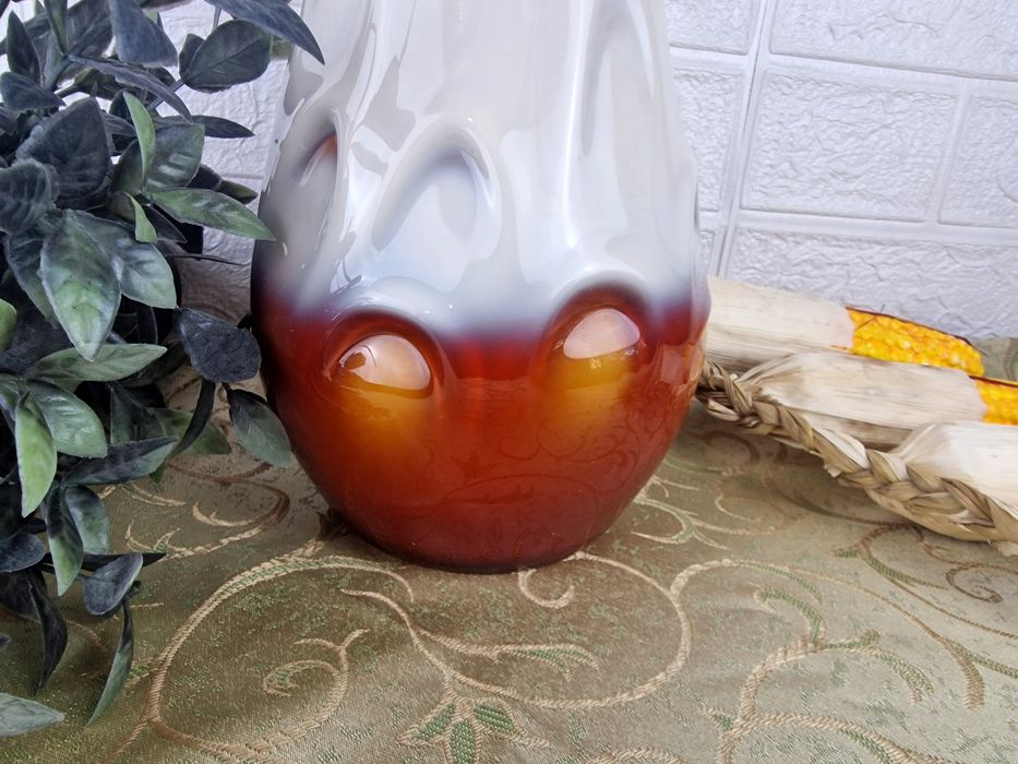 Стъклена масивна ваза