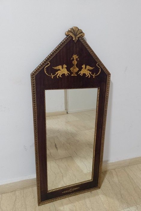 Oglinda deosebită Empire