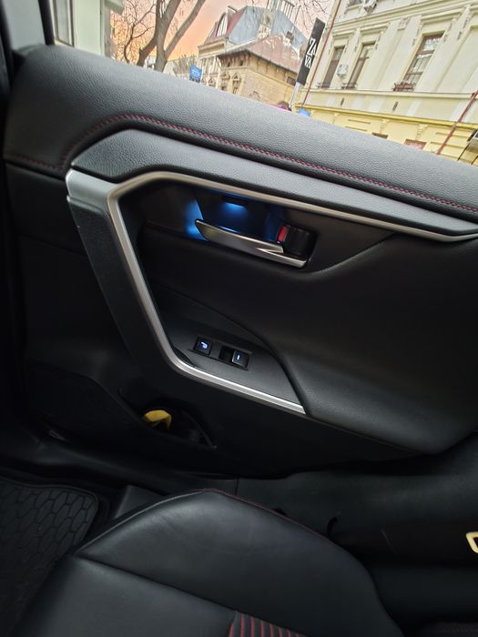 Suzuki Across (Toyota Rav 4) plug-in hybrid