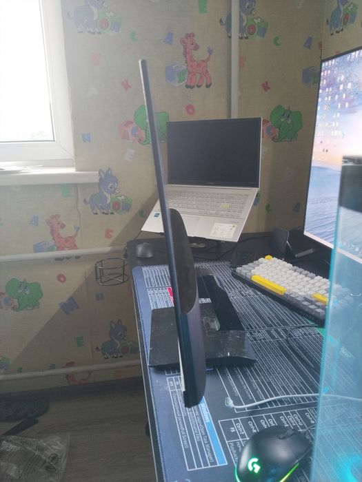 Монитор HP.  27m
