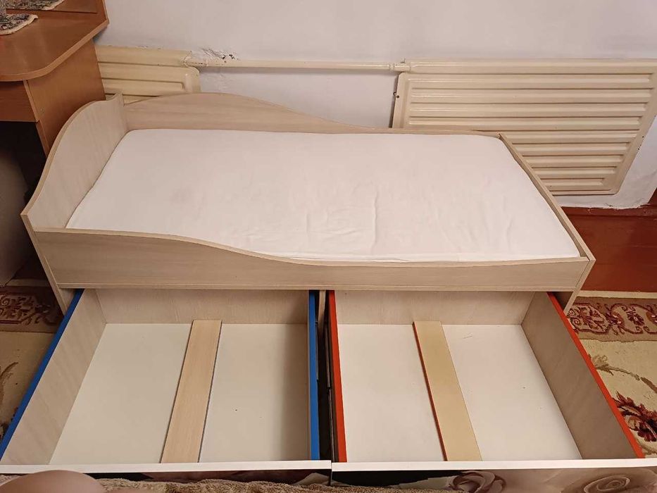 Детская кровать с ящиками