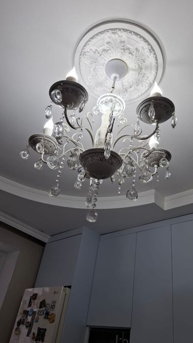 Срочно продам люстры