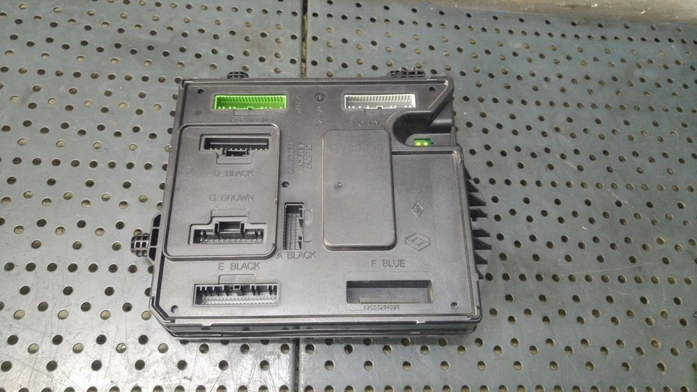 Modul control bcm 1.9 dci renault scenic 3 jz0 1 284b17882r