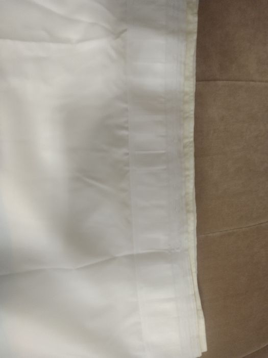 Шторы новые  2 штуки