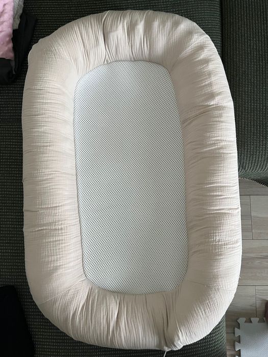Baby nest ergonomic cu baza respirabila si husa detasabila din muselina