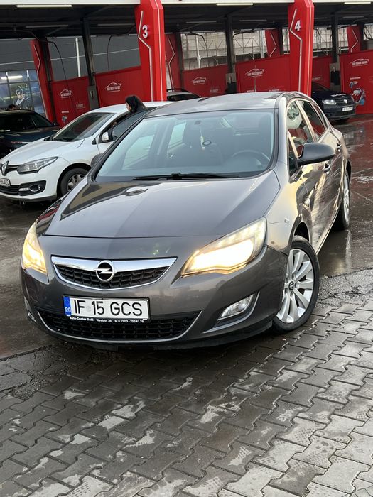 Opel  Astra J An 2012