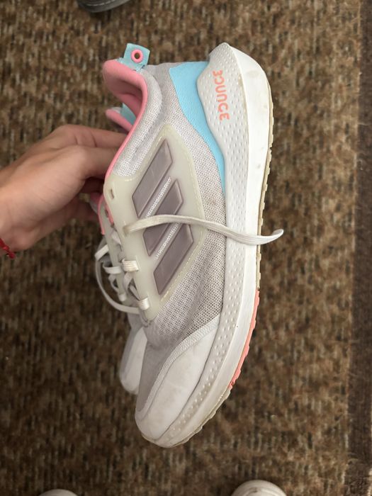 Маратонки adidas