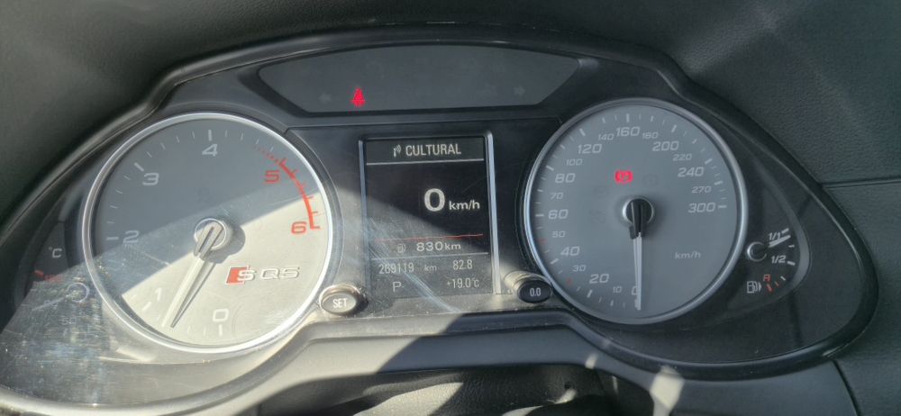 Audi SQ5 Competition 326 cp