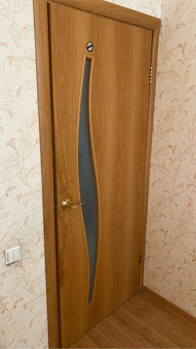 Продам б/у двери, ламинат! Самовывоз!!!