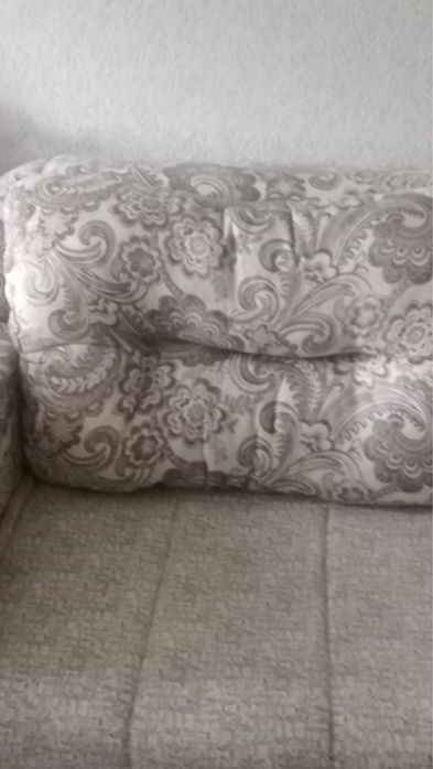 Продается угловой диван и кресло