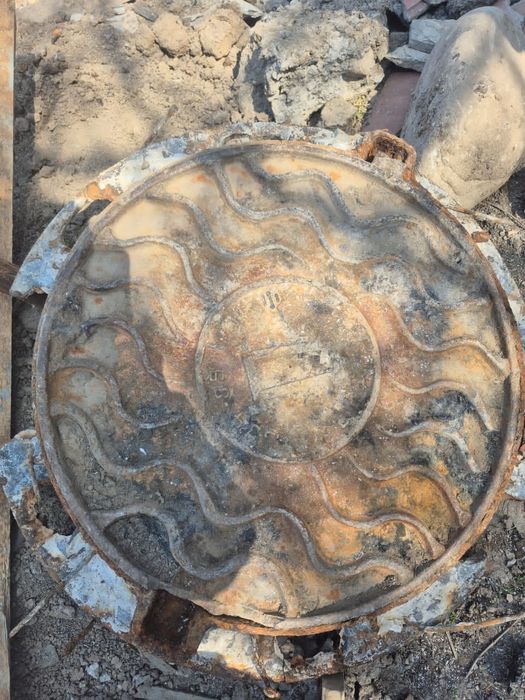 Крышка для люка б/у