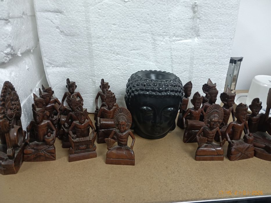 Trib de figurine asiatice