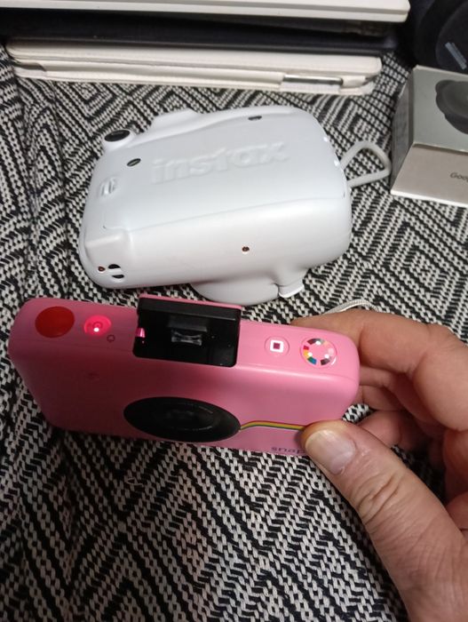 Vând Instax și Polaroid