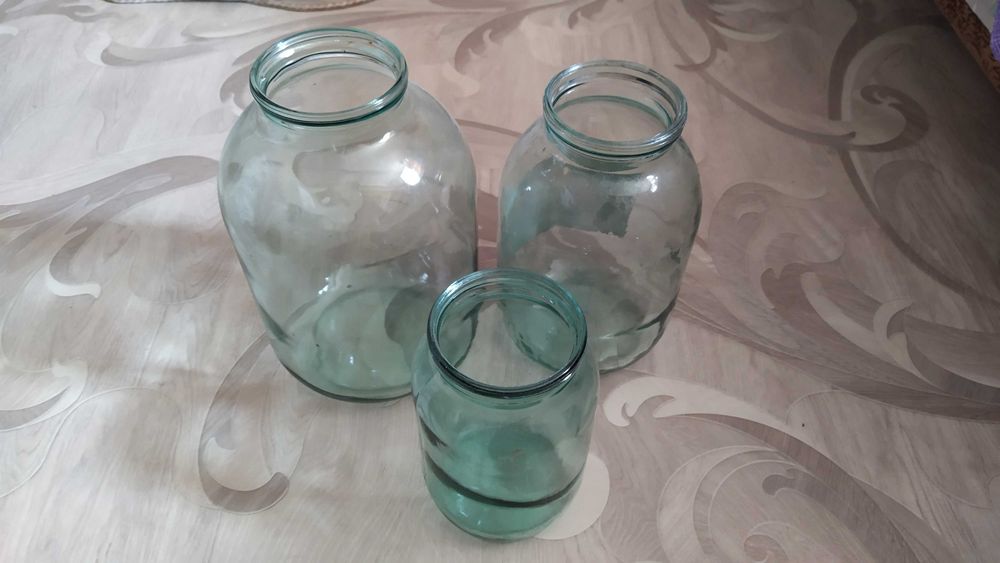 Продам Банки стеклянные, Бутыли
20-ти и 10-ти литровый