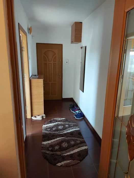 Închiriez apartament 2 camere Brosteni