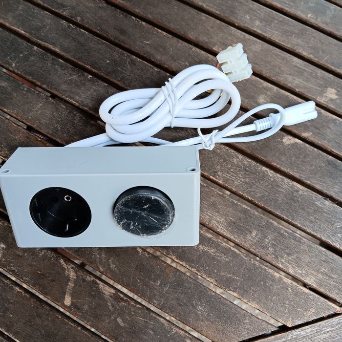 Контакт с ключ за външен монтаж за мебели