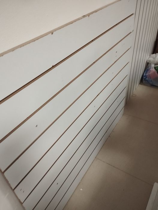 Продам эконом панели и доски белые для ветрины и трубы.