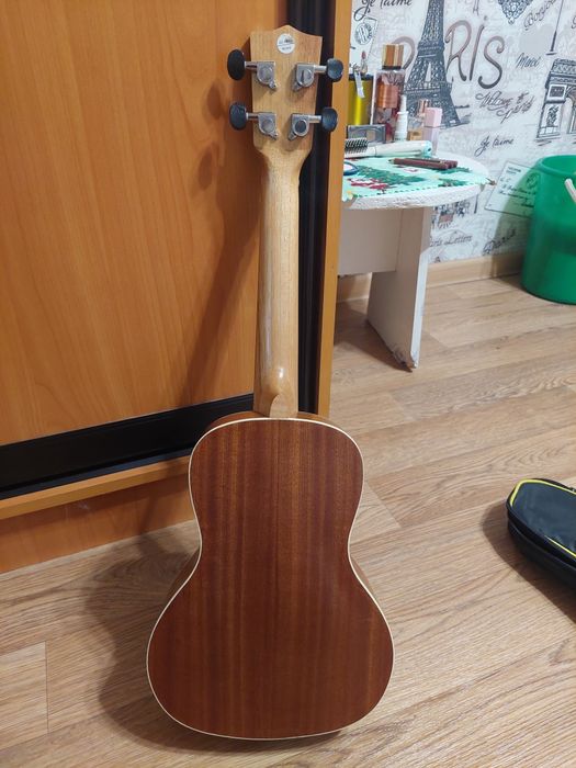 Продам укулеле новая