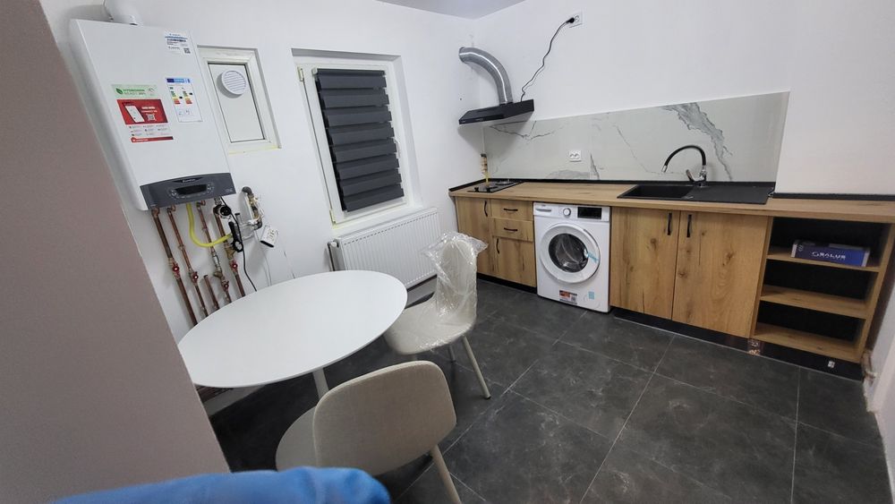 Vand garsoniera 41 mp,renovata utilata complet,gata de mutat