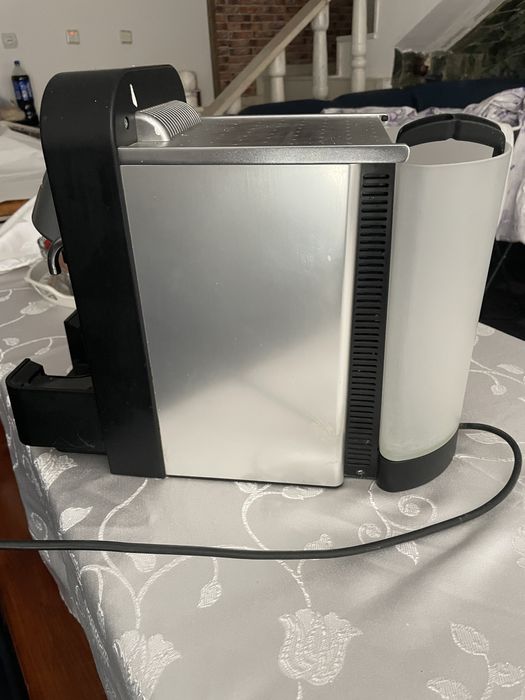 Aparat de cafea Nespresso Professional  CS100