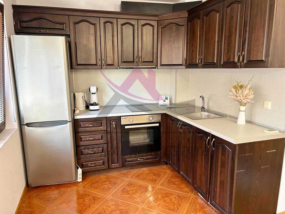 Дава се под наем Тристаен апартамент в Варна, Център - 86 кв.м за 698.19 € - Снимка #1