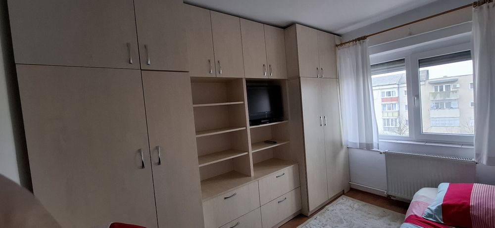 Închiriez garsonieră 15mp utili