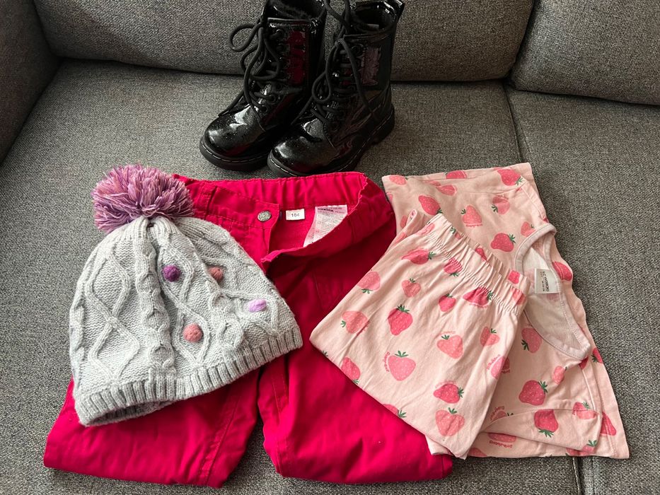 Лот боти , панталон, пижама и шапка за момиче