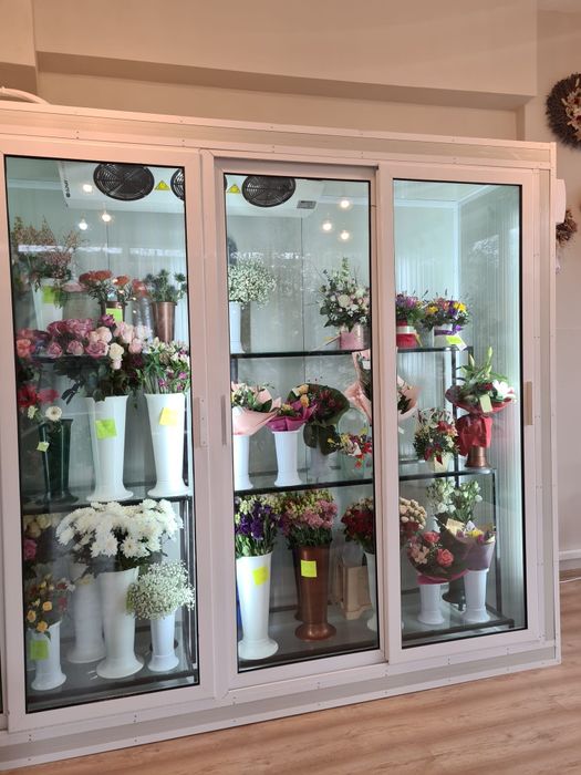 Producem  vitrine profesionale pentru florarie