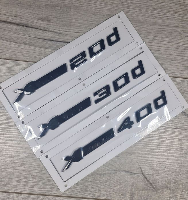 Emblema-Sigla-Logo-Stema-Xdrive-Bmw-20d-30d-35-40d-X1-X3-X4-X5-X6-F36-F32-F01-F25-F26-G01-G02-G11-G30-G20-F10-F30-E70-E71-F15-F16-G05-G06-Negru-Lucios