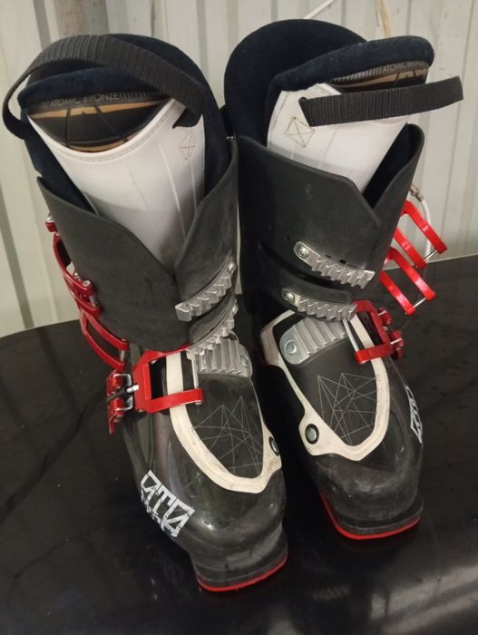 Продаю лыжную обувь