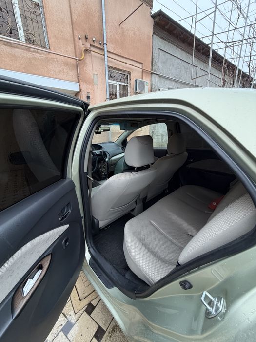 Srochna sotiladi Toyota yaris 2007 yil full ideyal