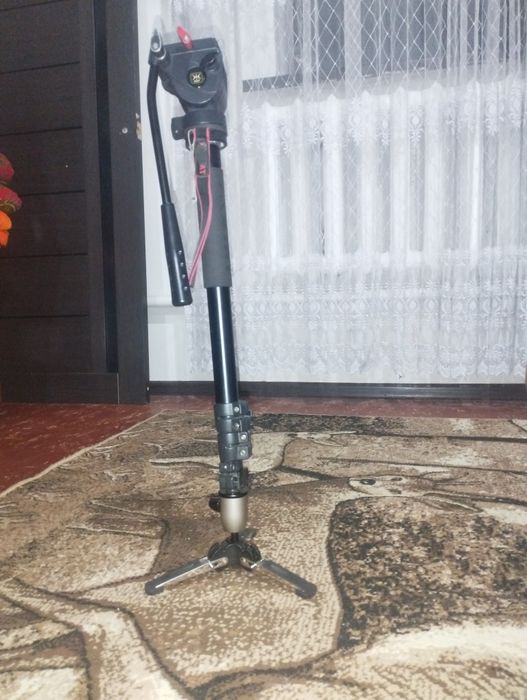 Монопат видеокамера